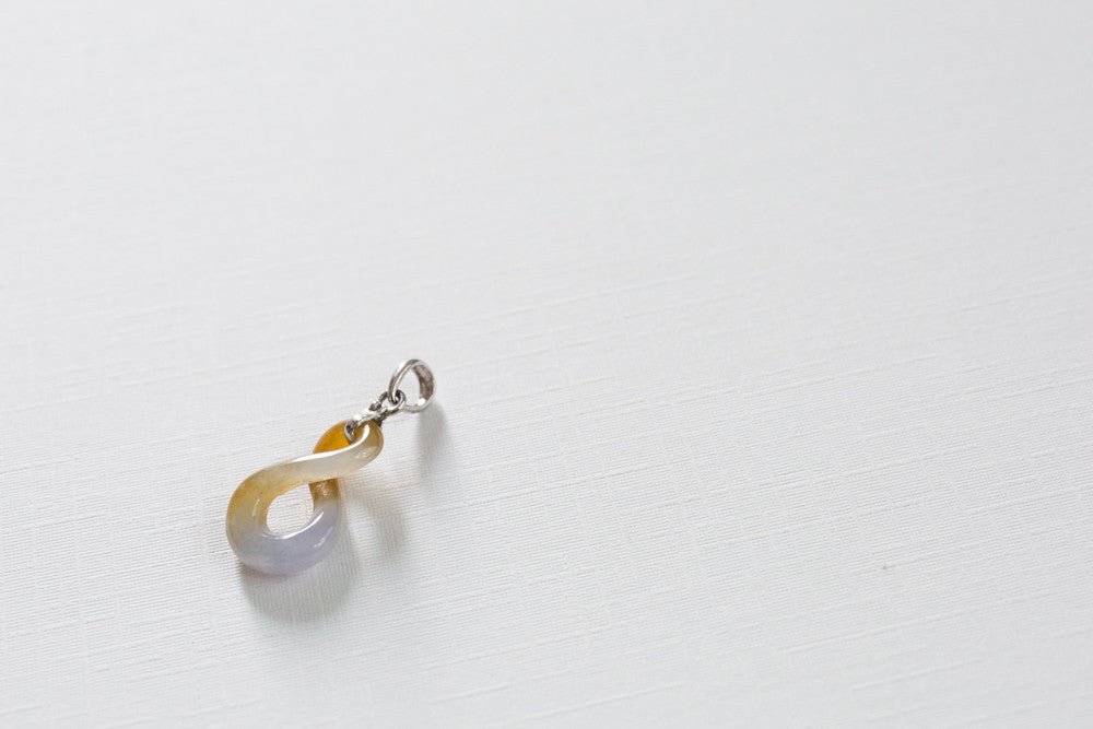 l-lily-infinity-pendant-0003-1k.jpg